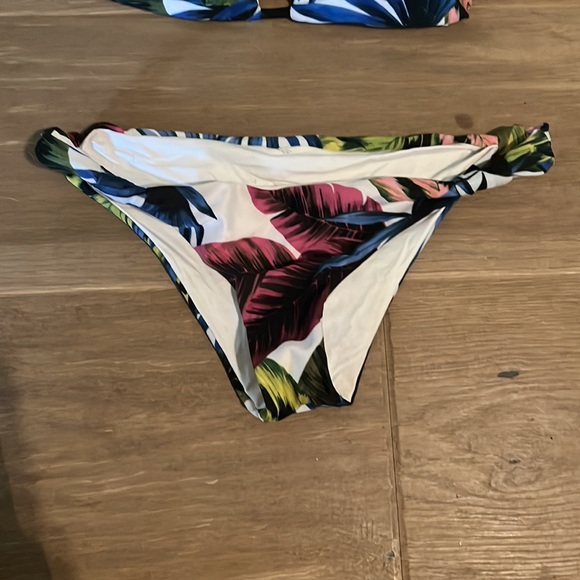 L Space Bikini - Picture 3 of 4